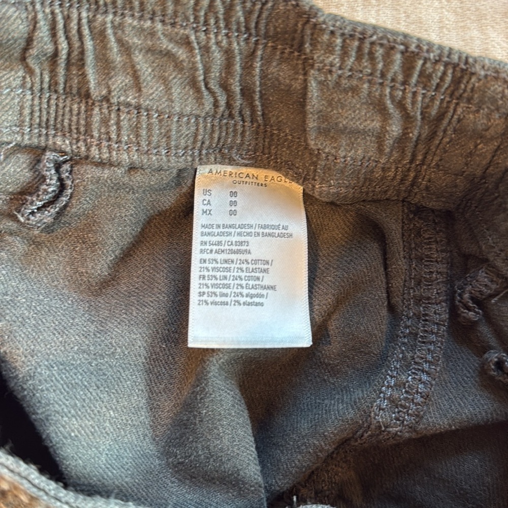 American Eagle Outfitters Black Women's Cargo Shorts - Picture 4 of 4